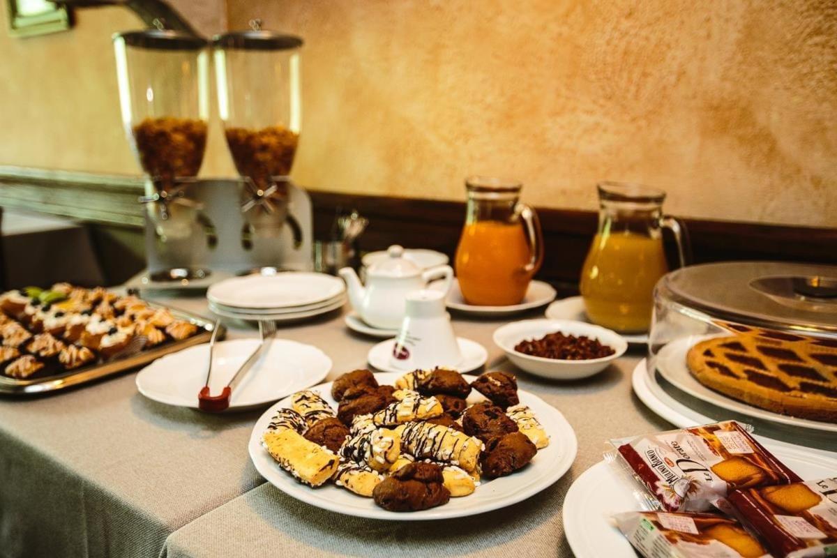 Hotel Guerrinuccio เชลาโน ภายนอก รูปภาพ